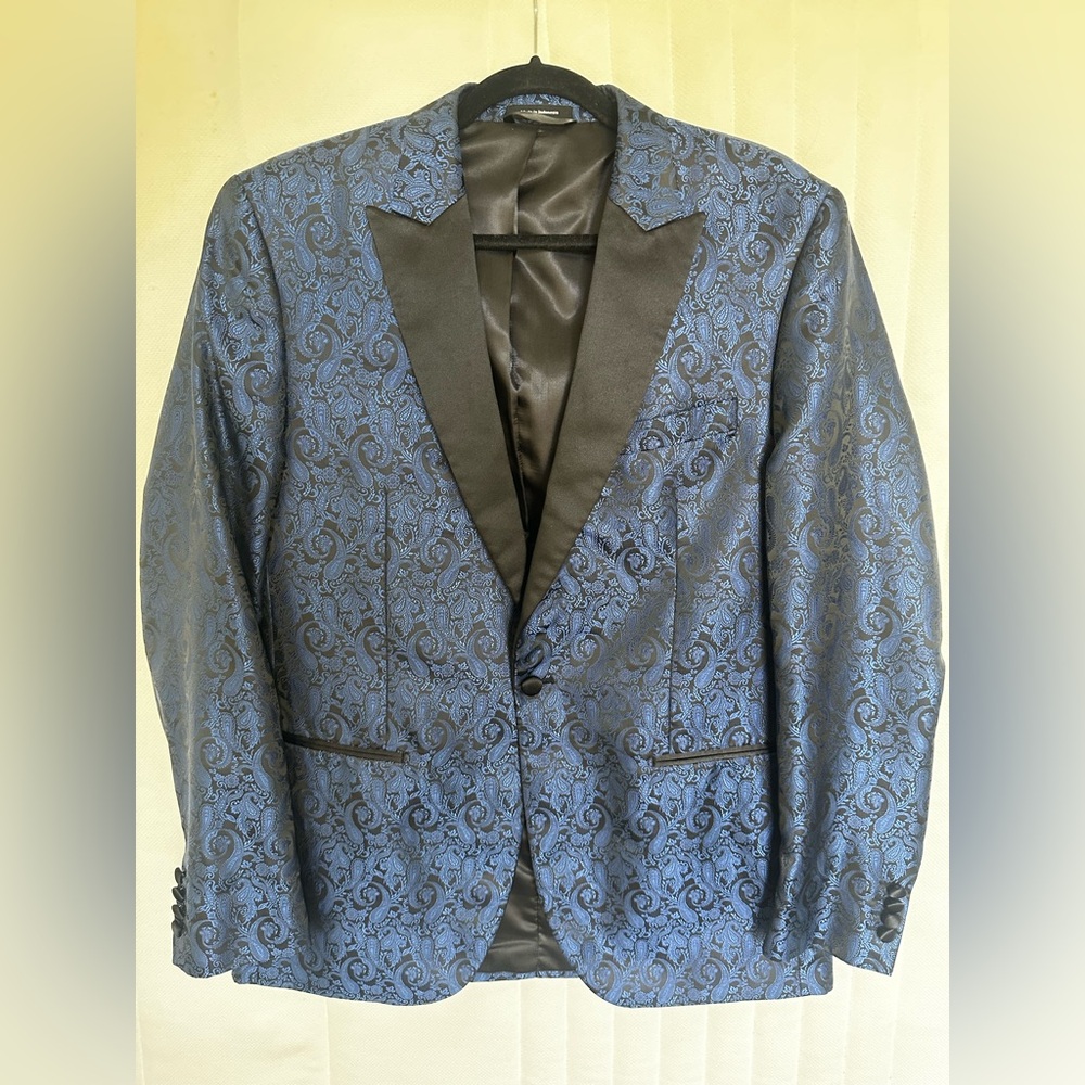 Tuxedo/Smoking Jacket Black and Blue 42L
